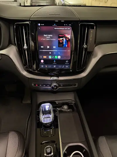 Volvo XC60 2.0 T8 eAWD — Hybride rechargeable haute performance, 48'000 km seulement — dettaglio