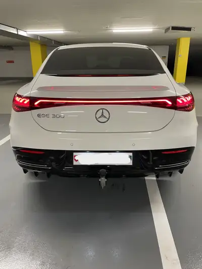 Mercedes-Benz EQE 300 — Berline électrique premium, 71'000 km seulement — Seitenansicht