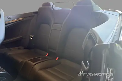Mercedes-Benz E 250 CDI Cabriolet — Élégance décapotable, motorisation diesel efficace — Miniatur 9