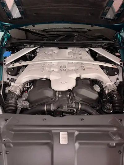 Aston Martin DBS 6.0 V12 — Cabriolet de prestige, 55'200 km seulement — dettaglio