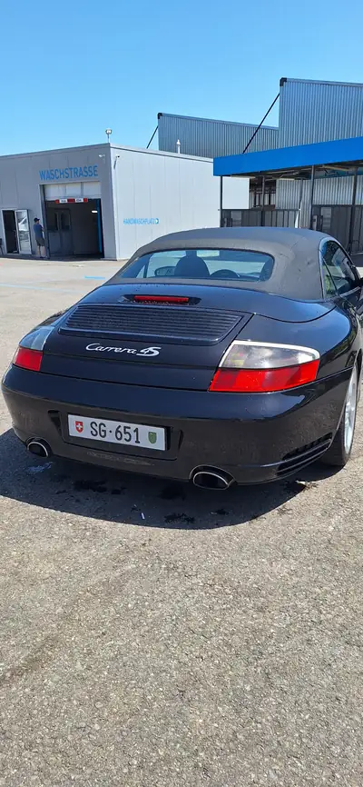 Porsche 911 Carrera 4S Cabriolet — Légende allemande, 320 ch et transmission manuelle — rear view