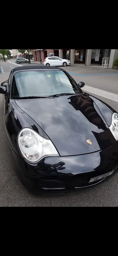 Porsche 911 Carrera 4S Cabriolet — Légende allemande, 320 ch et transmission manuelle — detail