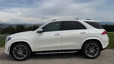 Mercedes-Benz GLE 400d 4MATIC — SUV premium 7 places, 330 PS, design blanc immaculé — intérieur