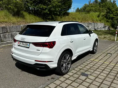 Audi Q3 2.0 45 TFSI S line — SUV compact performant, quattro intégral et toit panoramique — side view