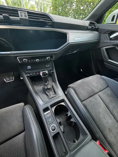 Audi Q3 2.0 45 TFSI S line — SUV compact performant, quattro intégral et toit panoramique — Thumbnail 7