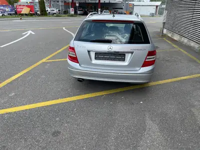 Mercedes-Benz Classe C 200 Avantgarde — Break élégant, moteur efficient et révision à jour — interni