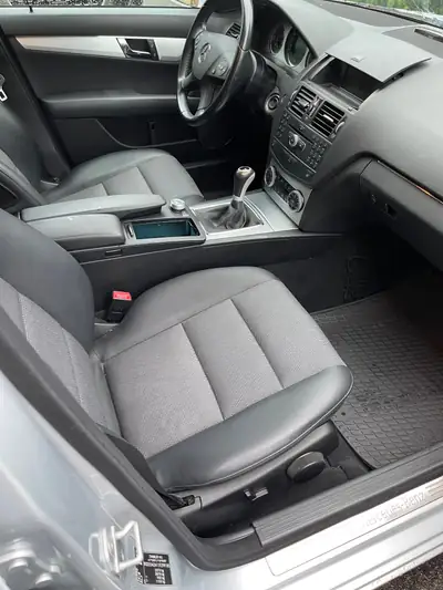 Mercedes-Benz Classe C 200 Avantgarde — Break élégant, moteur efficient et révision à jour — Miniatura 7