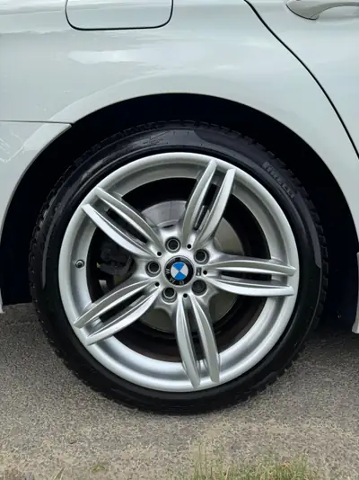 BMW M550d xDrive 2014 — Berline de prestige, 381 ch diesel, entretien impeccable — rear view