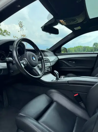 BMW M550d xDrive 2014 — Berline de prestige, 381 ch diesel, entretien impeccable — interior