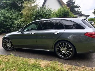 Mercedes-Benz Classe C 220 d — Break élégant diesel, équipement AMG et toutes options — side view