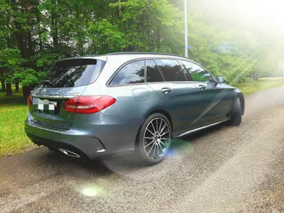 Mercedes-Benz Classe C 220 d — Break élégant diesel, équipement AMG et toutes options — dashboard