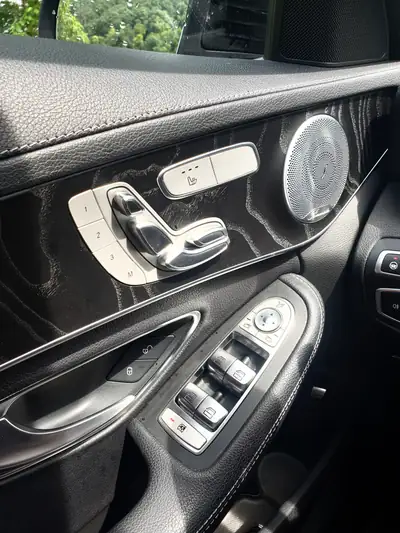 Mercedes-Benz Classe C 220 d — Break élégant diesel, équipement AMG et toutes options — Thumbnail 10