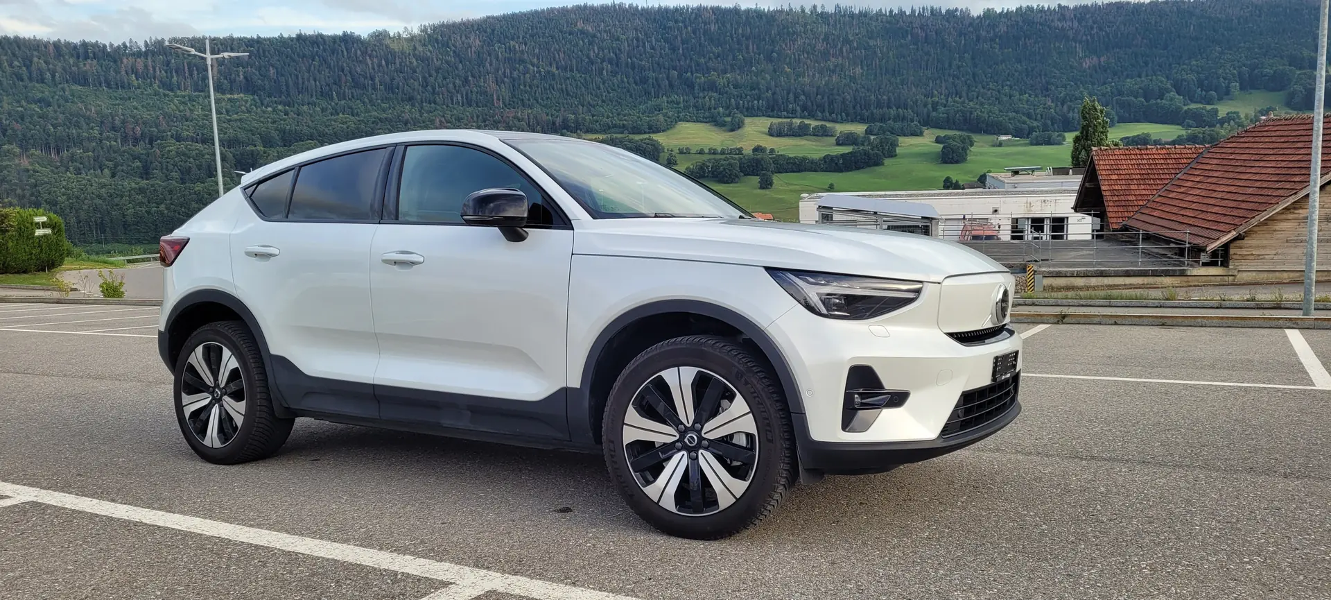 Volvo C40 P6 Recharge Ultimate — SUV électrique premium, 37'250 km seulement — Außenansicht