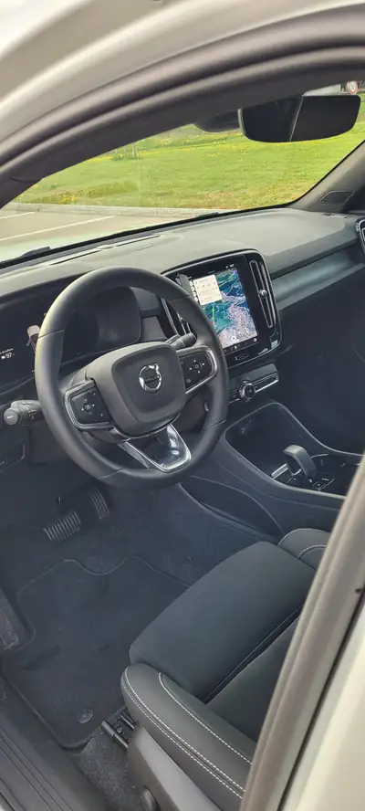 Volvo C40 P6 Recharge Ultimate — SUV électrique premium, 37'250 km seulement — Armaturenbrett