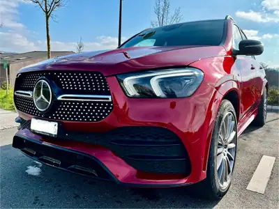 Mercedes-Benz GLE 350 de AMG Line — SUV hybride rechargeable, 102 000 km, rouge élégant — vista esterna