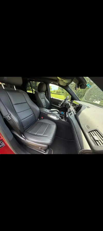 Mercedes-Benz GLE 350 de AMG Line — SUV hybride rechargeable, 102 000 km, rouge élégant — cruscotto