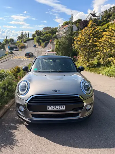 MINI MINI Coupé 2018 — Design urbain affirmé, 78000 km, transmission automatique — Seitenansicht