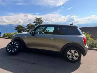 MINI MINI Coupé 2018 — Design urbain affirmé, 78000 km, transmission automatique — Innenraum