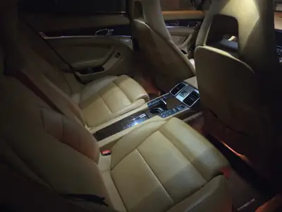 Porsche Panamera 4.8 V8 4S PDK — Gran turismo sportif, 400 ch et transmission intégrale — intérieur