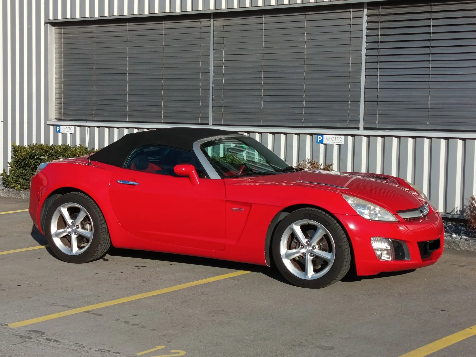 Opel GT 2.0 16V Turbo — Cabriolet sportif dynamique, moteur récent — vista esterna