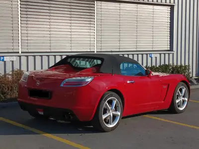 Opel GT 2.0 16V Turbo — Cabriolet sportif dynamique, moteur récent — fianco