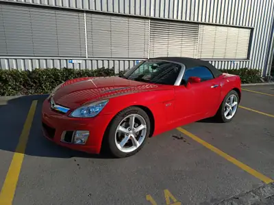 Opel GT 2.0 16V Turbo — Cabriolet sportif dynamique, moteur récent — vista posteriore