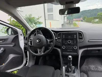 Renault Megane 1.2 TCe Zen — Berline urbaine fiable, 101'000 km seulement — côté