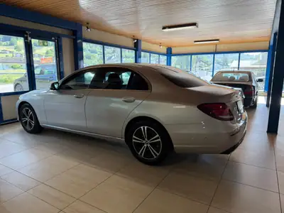 Mercedes-Benz E 200 Exclusive 4Matic — Berline premium 4x4, 72 500 km, sans sinistre — tableau de bord