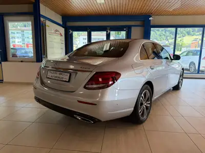 Mercedes-Benz E 200 Exclusive 4Matic — Berline premium 4x4, 72 500 km, sans sinistre — Miniature 9