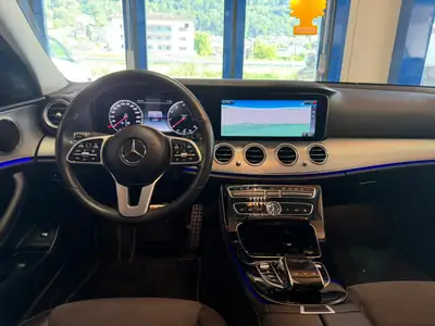 Mercedes-Benz E 200 Exclusive 4Matic — Berline premium 4x4, 72 500 km, sans sinistre — Miniature 12