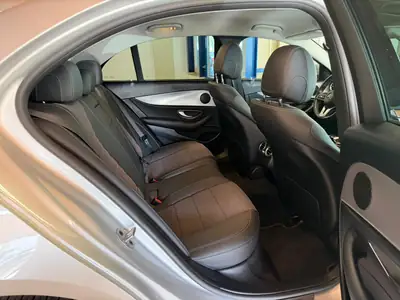 Mercedes-Benz E 200 Exclusive 4Matic — Berline premium 4x4, 72 500 km, sans sinistre — Miniature 22
