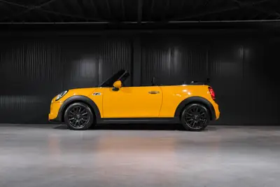 MINI Cooper S Cabriolet — Décapotable dynamique, orange métallisée, entretien récent — Miniatura 9