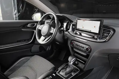 Kia XCeed 1.5 T-GDi DCT — SUV compact dynamique, quasi neuf avec garantie constructeur — Thumbnail 14