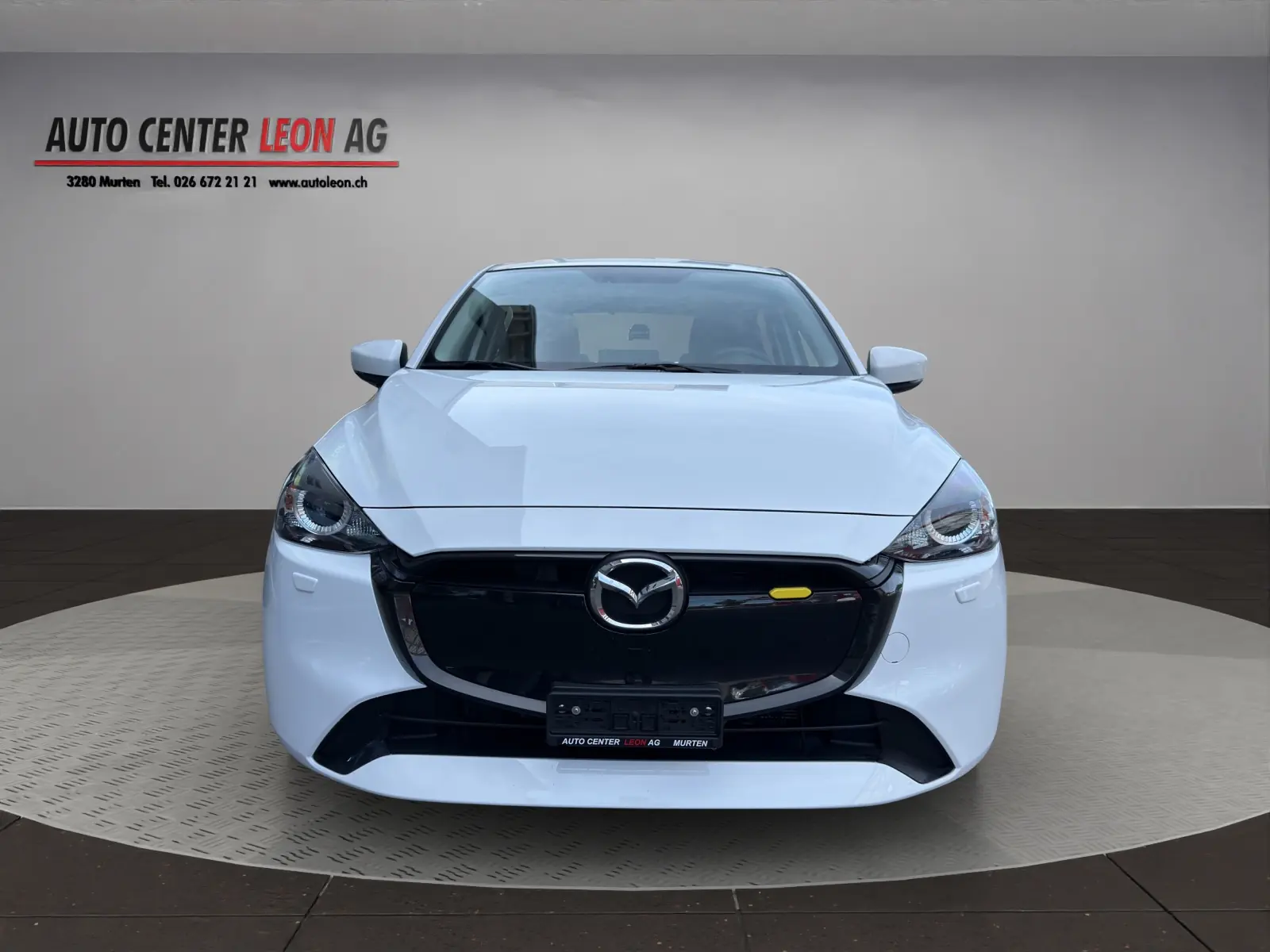 Mazda 2 SKYACTIV-G 90 — Citadine automatique économe, quasi neuve avec 8 pneus