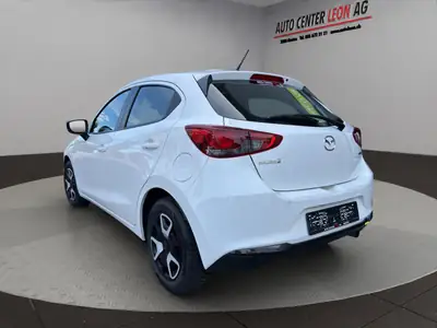 Mazda 2 SKYACTIV-G 90 — Citadine automatique économe, quasi neuve avec 8 pneus — interior