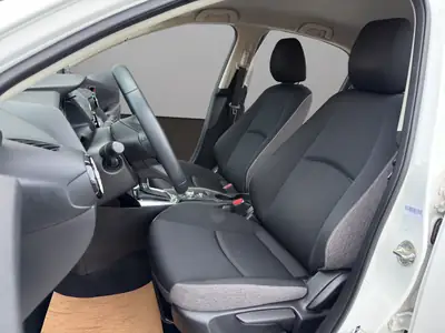 Mazda 2 SKYACTIV-G 90 — Citadine automatique économe, quasi neuve avec 8 pneus — Thumbnail 9