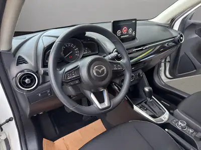 Mazda 2 SKYACTIV-G 90 — Citadine automatique économe, quasi neuve avec 8 pneus — Thumbnail 10