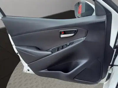 Mazda 2 SKYACTIV-G 90 — Citadine automatique économe, quasi neuve avec 8 pneus — Thumbnail 12