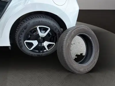 Mazda 2 SKYACTIV-G 90 — Citadine automatique économe, quasi neuve avec 8 pneus — Thumbnail 20