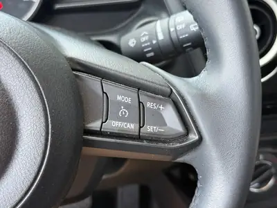 Mazda 2 SKYACTIV-G 90 — Citadine automatique économe, quasi neuve avec 8 pneus — Thumbnail 23