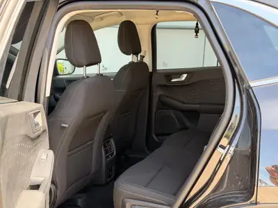 Ford Kuga 2.0 EcoBlue Titanium 4x4 — SUV diesel robuste, sans sinistre, 8 pneus neufs — intérieur