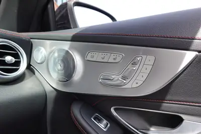 Mercedes-Benz C 43 AMG Cabriolet 4Matic — Décapotable sportive, pack AMG complet — Miniature 23
