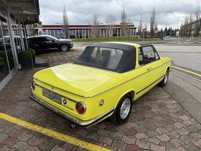 BMW 2002 Targa Baur 1972 — Cabriolet iconique, carte FIVA, très rare — vista posteriore