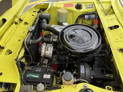 BMW 2002 Targa Baur 1972 — Cabriolet iconique, carte FIVA, très rare — cruscotto