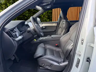 Volvo XC90 2.0 T8 TE Black Edition — SUV 7 places hybride rechargeable, 25 km seulement — Miniature 9