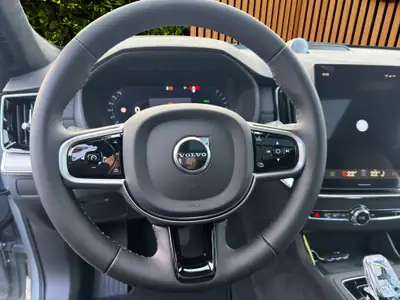Volvo XC90 2.0 T8 TE Black Edition — SUV 7 places hybride rechargeable, 25 km seulement — Miniature 12