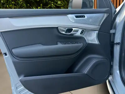 Volvo XC90 2.0 T8 TE Black Edition — SUV 7 places hybride rechargeable, 25 km seulement — Miniature 15