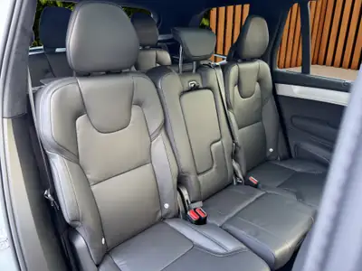 Volvo XC90 2.0 T8 TE Black Edition — SUV 7 places hybride rechargeable, 25 km seulement — Miniature 17