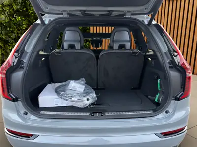 Volvo XC90 2.0 T8 TE Black Edition — SUV 7 places hybride rechargeable, 25 km seulement — Miniature 18
