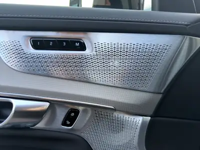 Volvo XC90 2.0 T8 TE Black Edition — SUV 7 places hybride rechargeable, 25 km seulement — Miniature 20